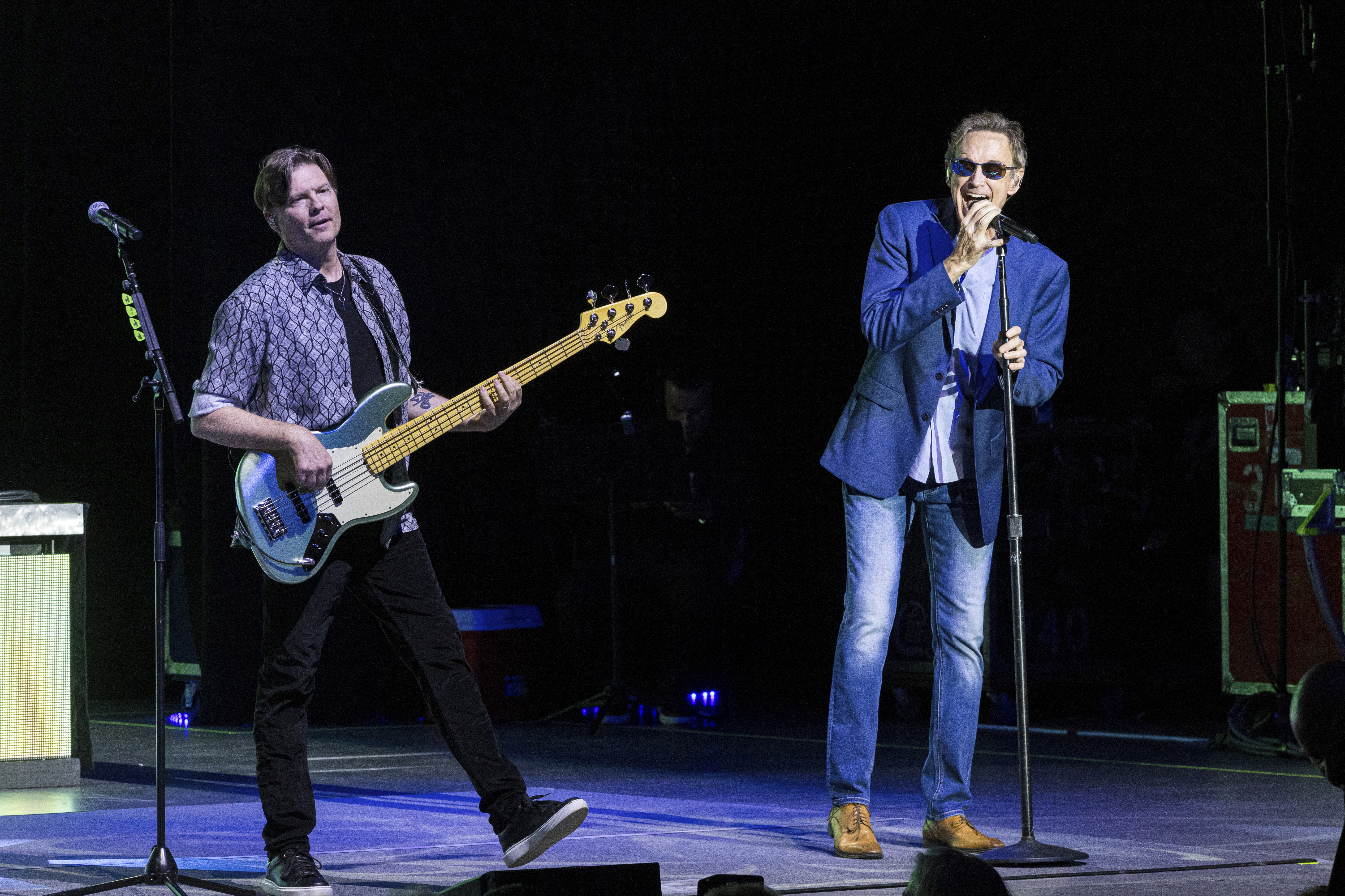 Chicago, Neil Donell, Eric Baines