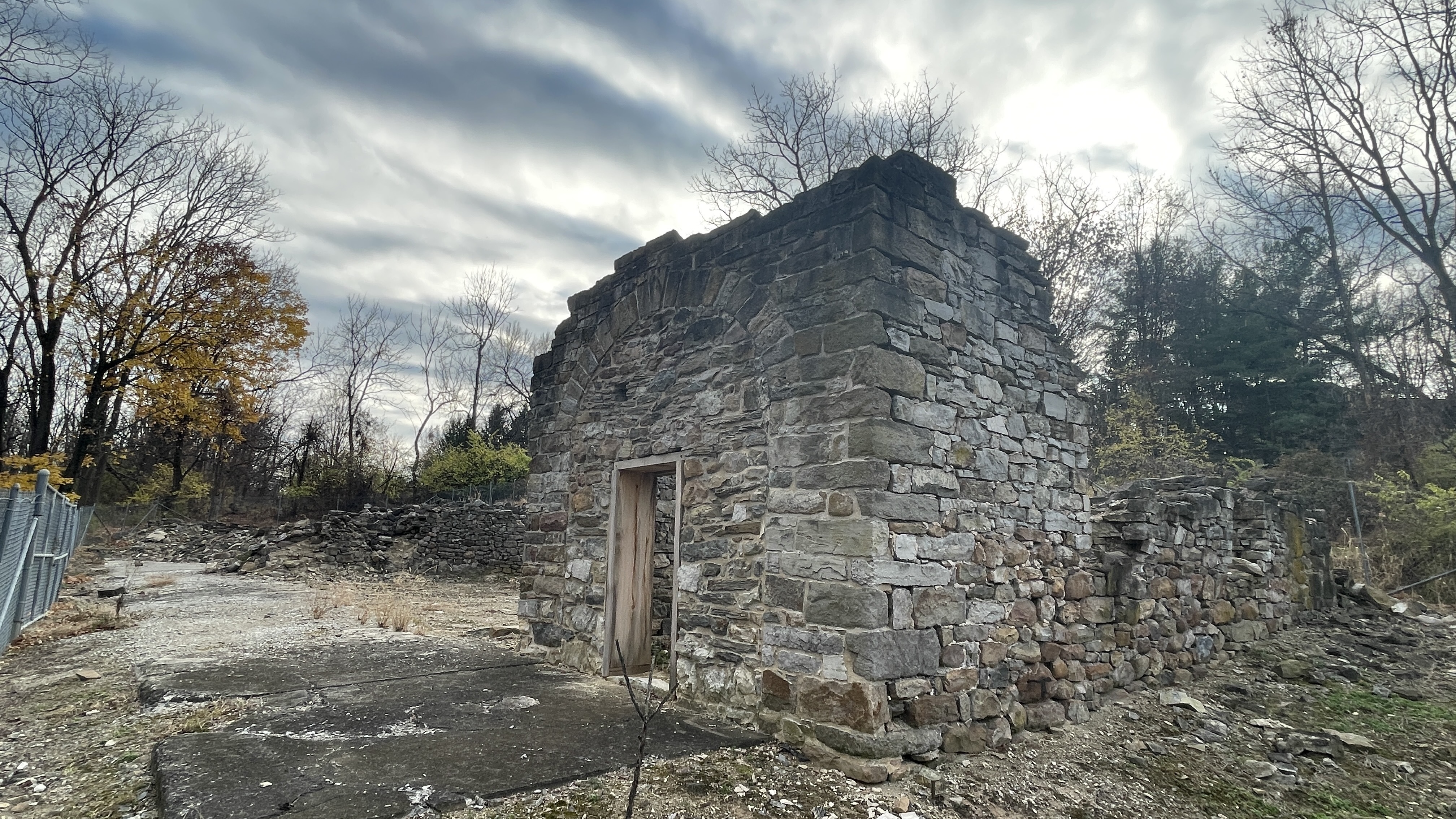 Heller Barn ruins